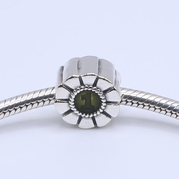 Authentic PANDORA Golden First Place Ribbon Charm - Picture 10 of 13